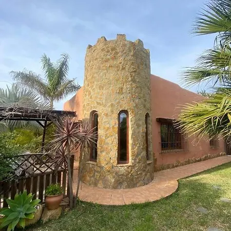House Near Conil With A Tropical Garden And Pool Nyaraló *