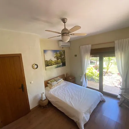 Nyaraló House Near Conil With A Tropical Garden And Pool