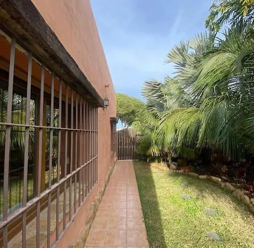 House Near Conil With A Tropical Garden And Pool Prázdninový dům *