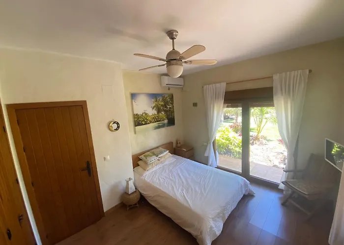 Будинок відпочинку House Near Conil With A Tropical Garden And Pool